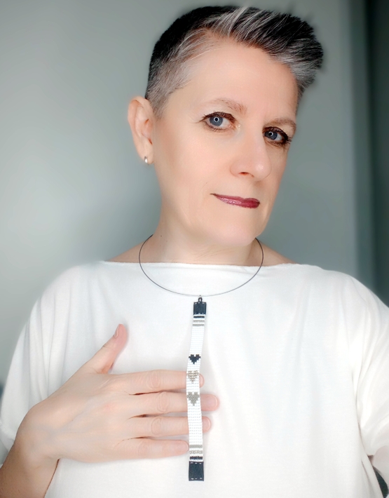 Collana VERTICALE DISEGNINI-CUORI BIANCO